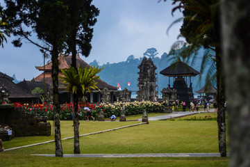 Fototapeta na wymiar Visiting the Temples in Bali