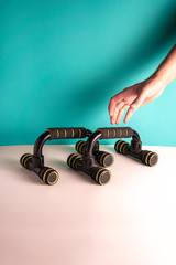 A hand taking sport equipment to do home sport. Planches 