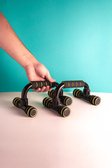 A hand taking sport equipment to do home sport. Planches 