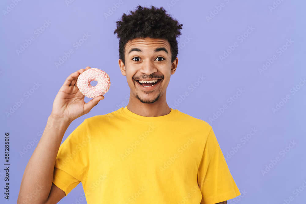 Poster Photo of cheerful african american man holding donut and smiling