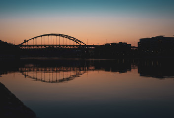 Fototapeta premium Pittsburgh City Sunset over Allegheny River