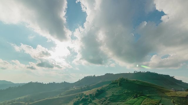 The wind blows clouds to block the light and sunlight shining from the afternoon sun. Taken at a hill in northern Thailand. idea The time period changes quickly. Use time-lapse photography techniques.