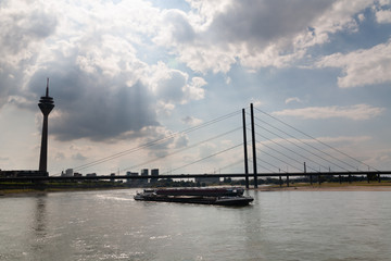 Fototapeta premium Horizonte ciudad de Düsseldorf