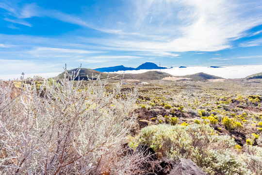 paysage de montagne avec mer de nuages, &icirc;le de la R&eacute;union 