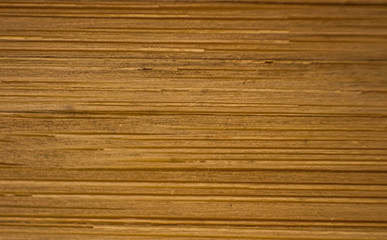 Drewniana podkładka z klejonego drewna, różnokolorowe deski © Marcin