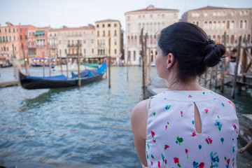 Fototapeta na wymiar woman in venice near the canal