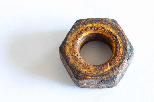 Corrosione generale su un dado per carpenteria metallica