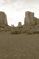 Fototapeta premium 西部劇でおなじみ アメリカ屈指の絶景 モニュメントバレー