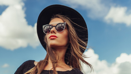 Beautiful woman natural face casual female portrait lifestyle beauty girl in sun glasses and hat