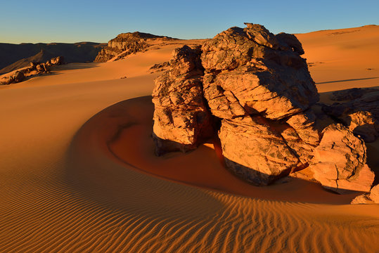 Algeria, Sahara, Tassili n'Ajjer National Park, Tadrart plateau, sanddunes and sandblasted rocks