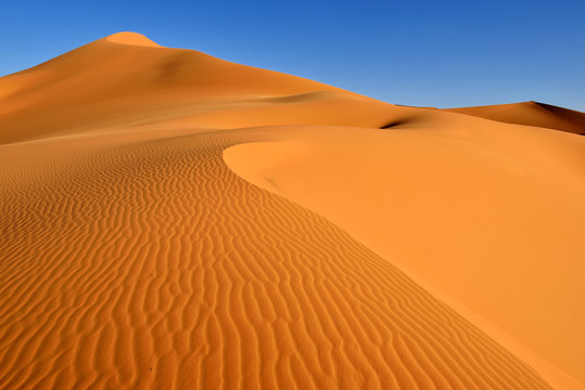 Algeria, Sahara,  Tassili N'Ajjer National Park, View of sand dunes of Tehak