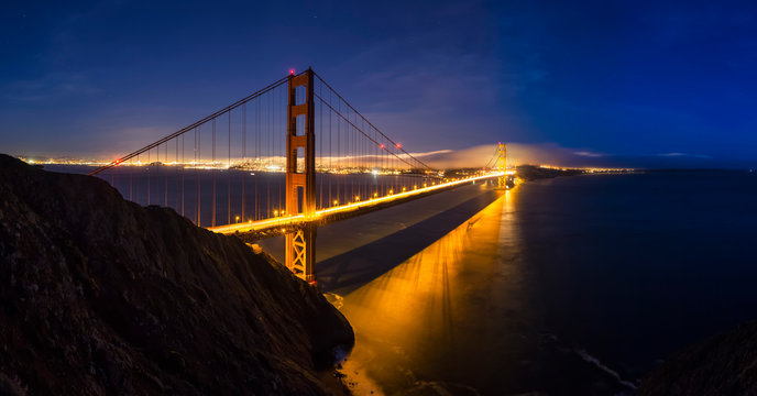 USA, California, San Francisco, skyline and Golden Gate Bridge at the blue hour seen from Hawk Hill