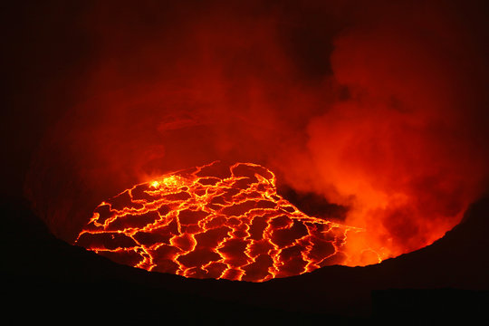 Kongo, Volcano erupting