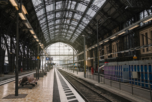 Germany, Hesse, Frankfurt, Train station interior