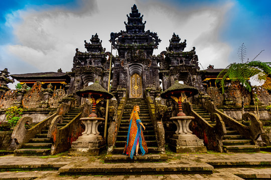 Woman at the Besakih Temple, the largest and holiest temple of Hindu religion in Bali, Indonesia, Southeast Asia, Asia