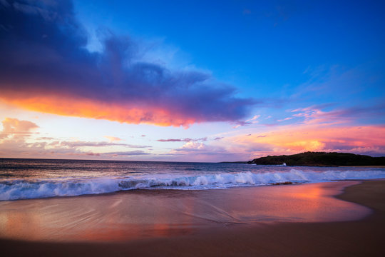 Sunset on Papohaku Beach, Molokai Island, Hawaii, United States of America, North America