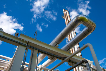 Planta de tratamiento de gas metano, producción y distribución, torres de procesamiento