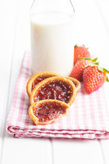 Sweet biscuits with strawberries jam