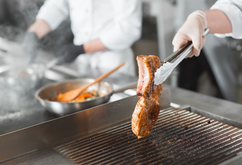 team of cooks cooks in a restaurant.