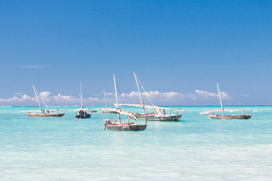 Tansania, Sansibar, Nungwi, Boote im Meer von Nungwi, Dhau-Bau