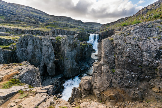 Island, Austurland, Wasserfall in Austurland auf Island
