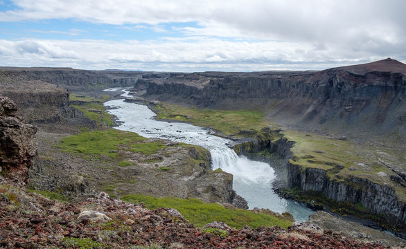 Island, Nor&eth;ur&thorn;ing, Abstecher zum Wasserfall Hafragilsfoss, 27 m hoch