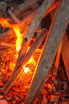 Italien, Toskana, Provincia di Livorno, Join the Crew, Segelt&ouml;rn Italien: Elba, Ein Feuer am Abend