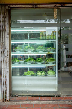 Vietnam, H&agrave; Nội, Hanoi, Stadtteil Cong Vi Ba Dinh / Q. Ba D&iacute;nh, ein Supermarkt f&uuml;r Gem&uuml;se