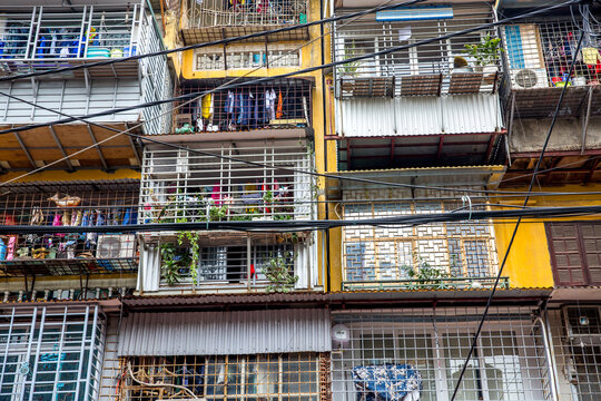 Vietnam, H&agrave; Nội, Ba Đ&igrave;nh, Stadtteil Cong Vi Ba Dinh / Q. Ba D&iacute;nh, Wohnungen mit Gittern