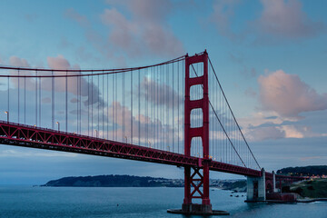 Fototapeta na wymiar The Golden Gate Bridge in San Francsico before Sunrise
