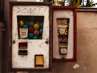 Kaugummiautomat mit Graffiti