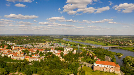krajobraz miasta sandomierz- historyczne miasto- Polskie piękne miasto - Panorama lotnicza 