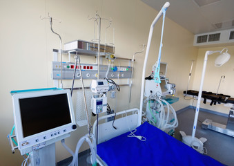 Emergency Department. Intensive care unit, equipment, ventilation, oxygen.