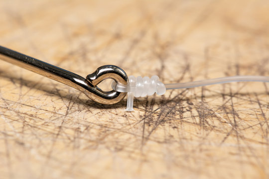 Half Blood Knot, common high breaking strain knot used in fishing, easy to tie and good to attach hooks and hardware. Nylon trace.