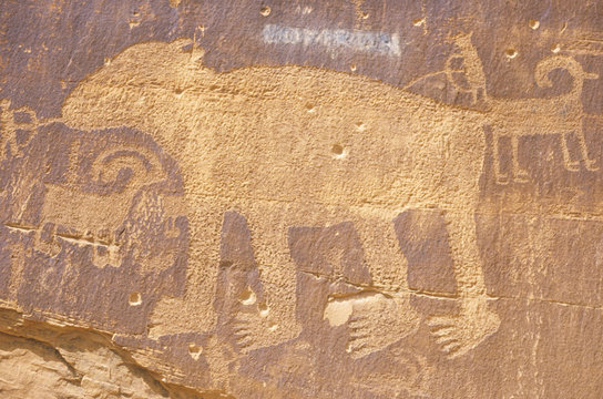 Petroglyph of a bear, Newspaper Rock, Southern UT