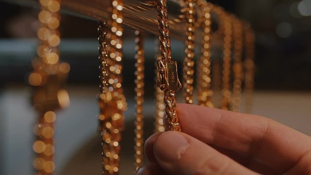 looking at 18k gold chains