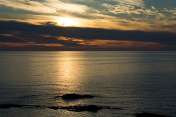 穏やかな海の夕暮れ
