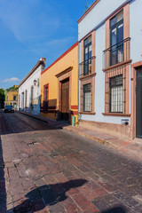 luz de la tarde entre las calles del centro historico