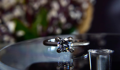 
Diamond ring jewelry is a white gold ring set with diamonds.
The sphere is shiny and beautiful.