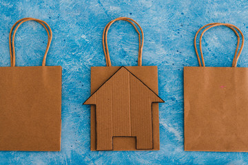 helping businesses during the global lockdown, takeaway shopping bags with house icon