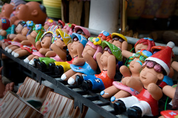 Fototapeta na wymiar Handmade dolls for Garden decorations are lined up in the shop.