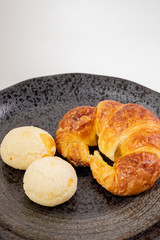 焼きたてのクロワッサンはいかがですか