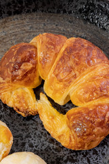 焼きたてのクロワッサンはいかがですか