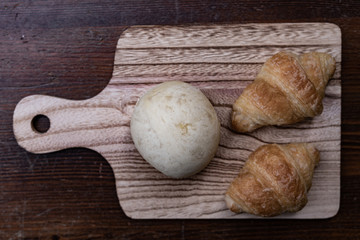 焼きたてのクロワッサンはいかがですか