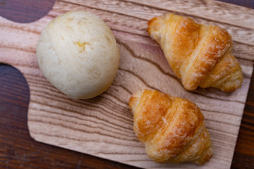 焼きたてのクロワッサンはいかがですか