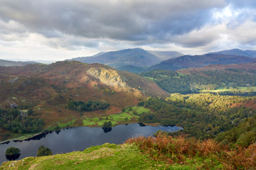 Fototapeta na wymiar Views of Rydal Water and Grasmere with distant views of Birk Fell, Great Carrs and Wetherlam from Nab Scar below Heron Pike in the Lake District.
