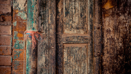 Green worn out pole with rope tied