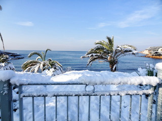 La plage de Portissol sous la neige à Sanary