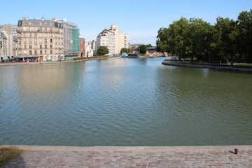Fototapeta premium ourcq canal in paris (france)