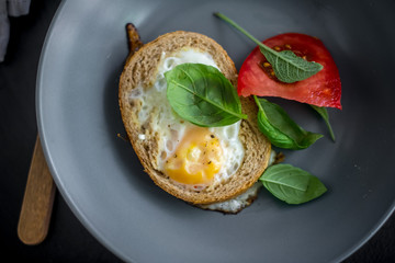 sunny side up eggs baked in toast